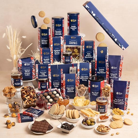 The British Hamper Company Extravagance Traditional Food Hamper , Gourmet Gift Basket with Chocolate, Biscuits, Tea & Coffee , Luxury Treats for Men, Women, Couples, Families & Special Occasions
